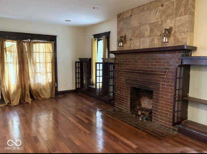 Listing Image 8