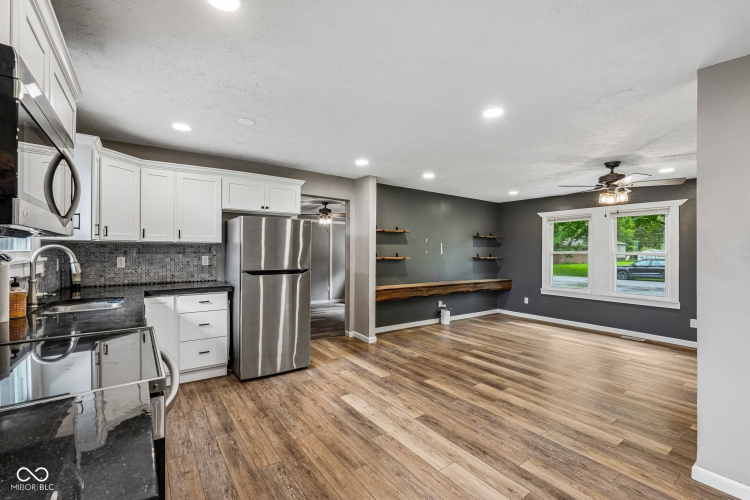 Listing Image 9