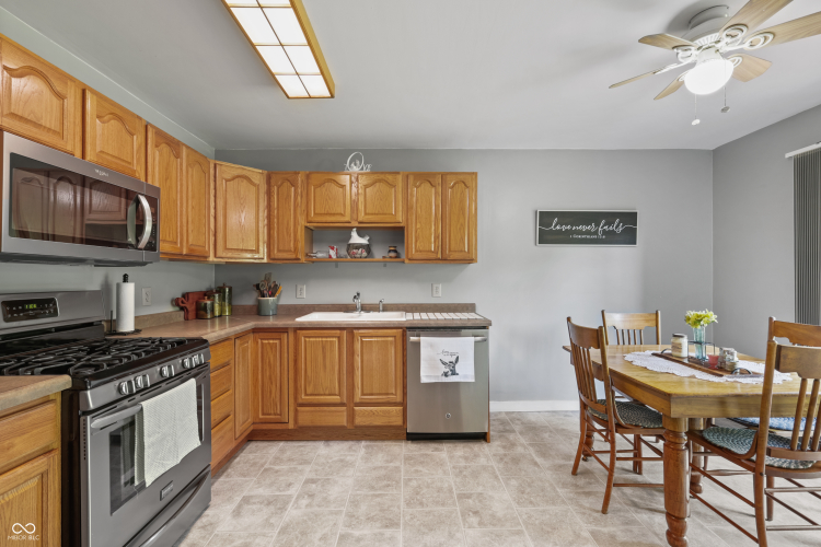 Listing Image 12