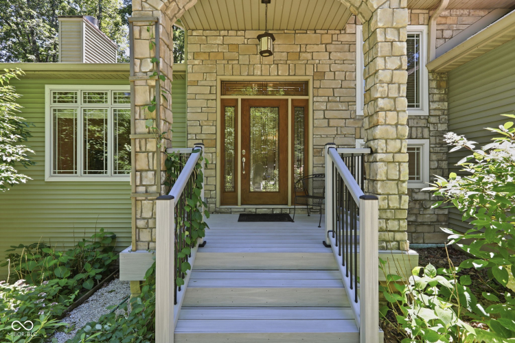 Listing Image 4