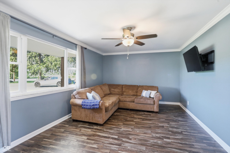 Listing Image 9