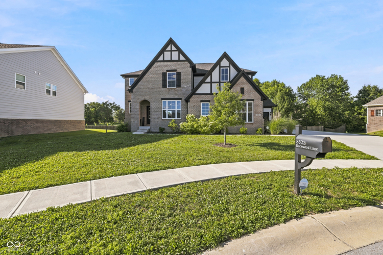 Listing Image 4
