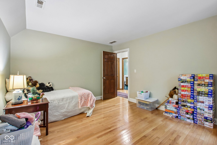 Listing Image 37
