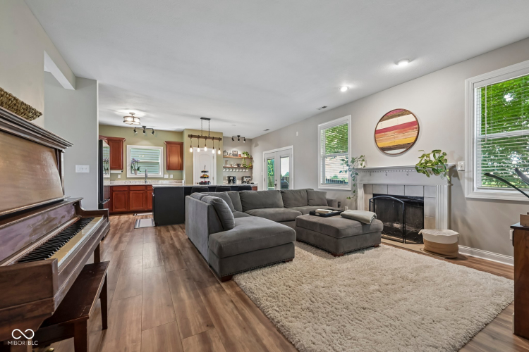 Listing Image 9