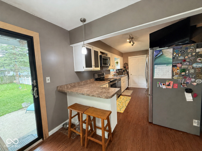 Listing Image 6