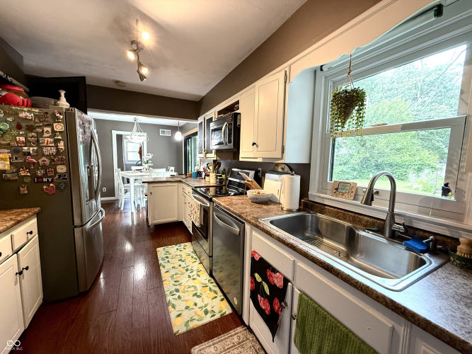Listing Image 9