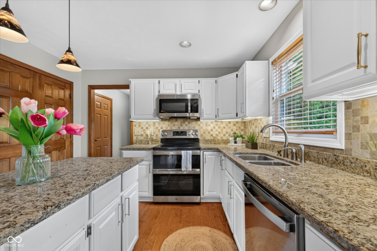 Listing Image 19