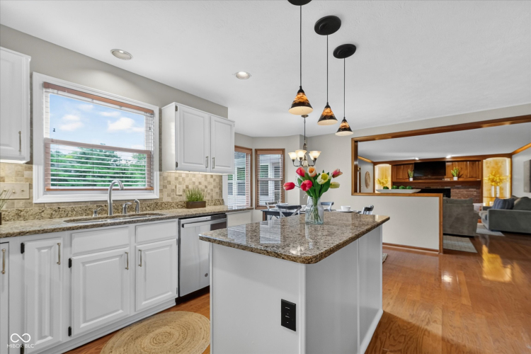Listing Image 22