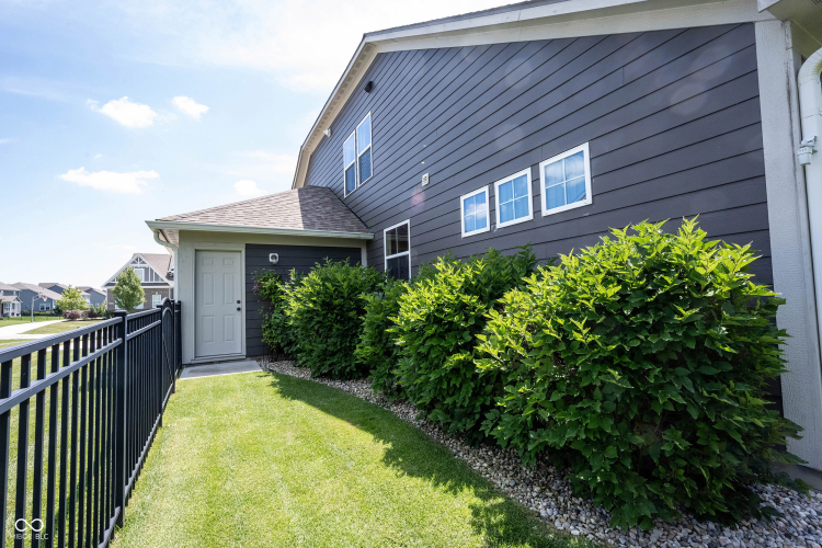 Listing Image 64