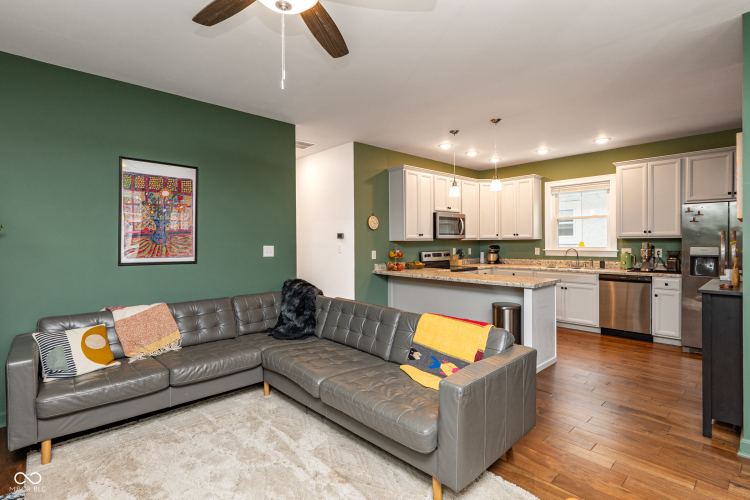 Listing Image 8