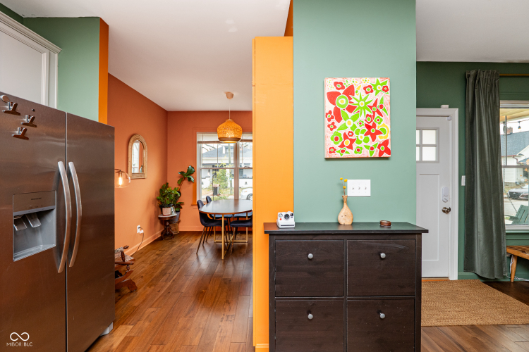 Listing Image 10