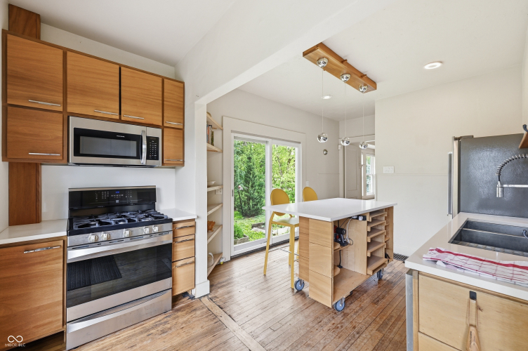 Listing Image 9