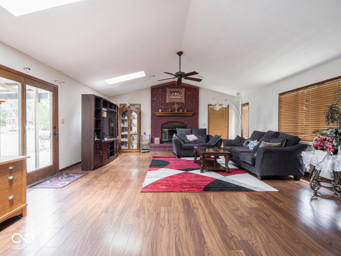 Listing Image 20