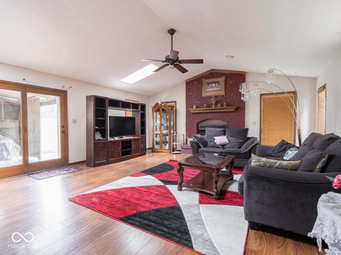 Listing Image 21