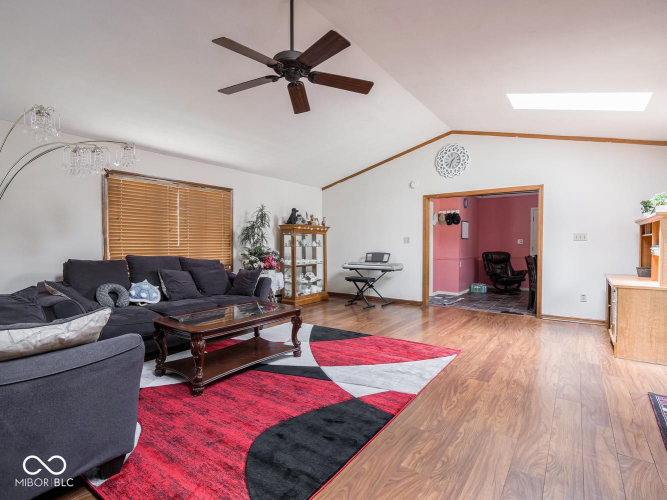 Listing Image 23
