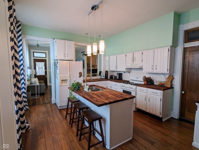 Listing Image 11