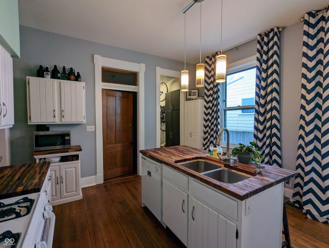 Listing Image 15
