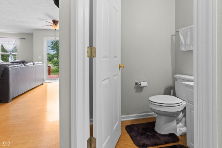 Listing Image 11
