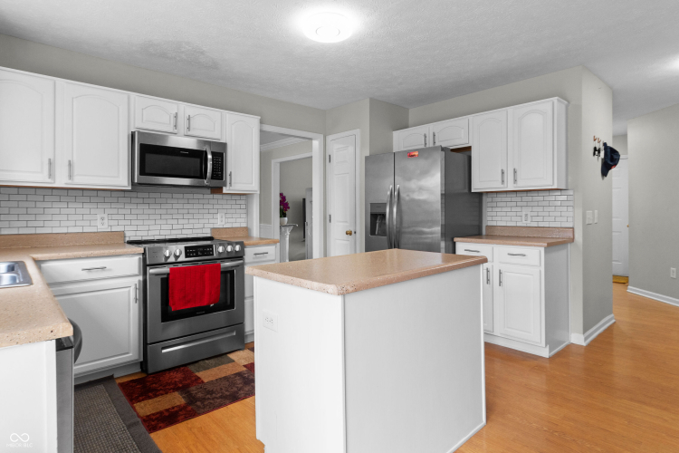 Listing Image 14