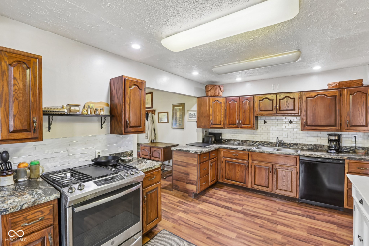 Listing Image 16