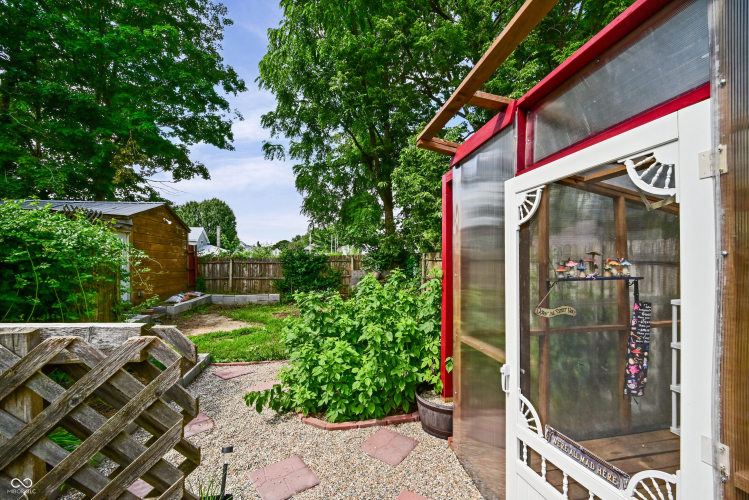 Listing Image 5