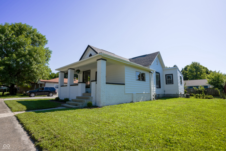 Listing Image 3