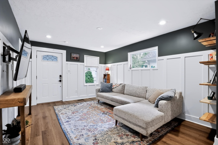 Listing Image 5