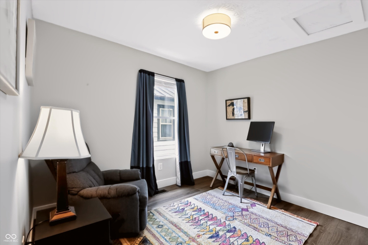 Listing Image 10