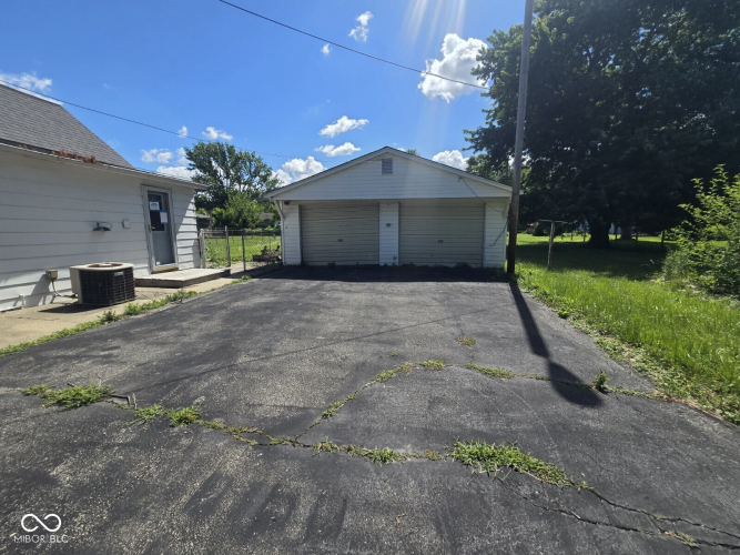 Listing Image 7