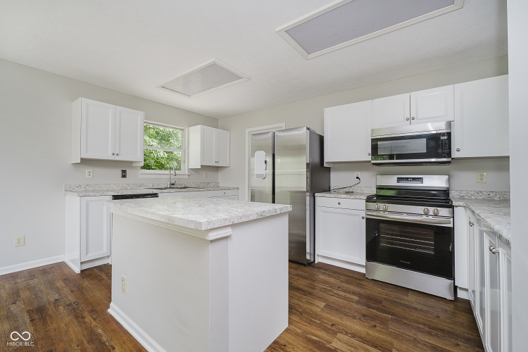 Listing Image 12