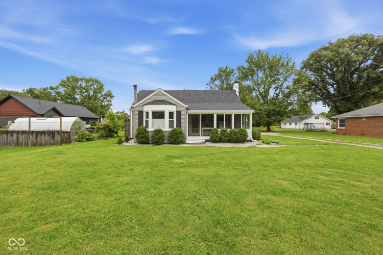 Listing Image 4