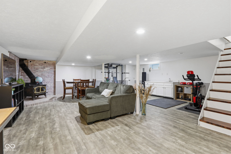 Listing Image 52