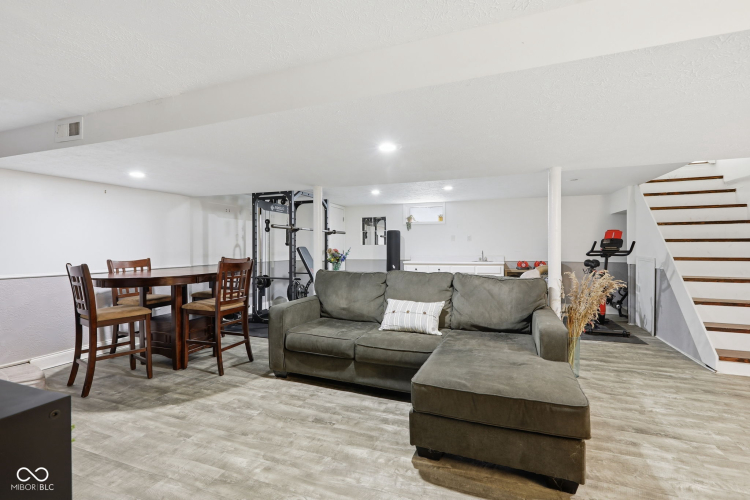 Listing Image 54