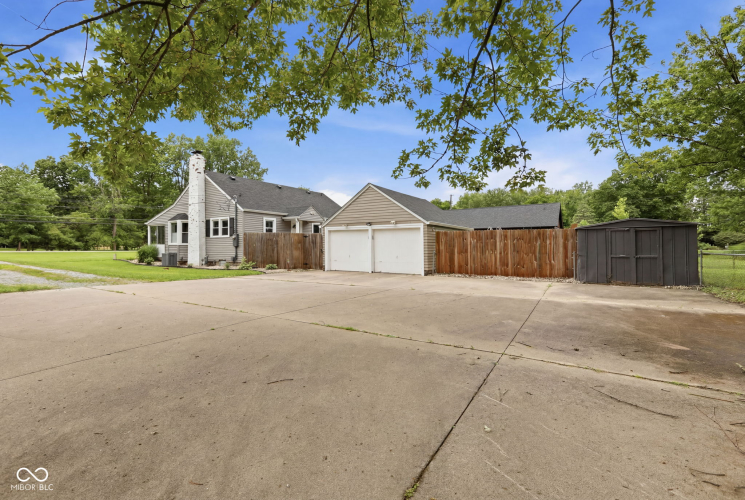 Listing Image 10