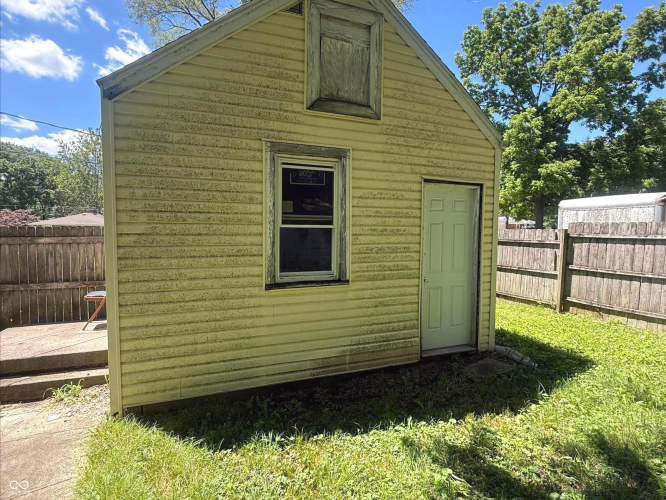 Listing Image 4
