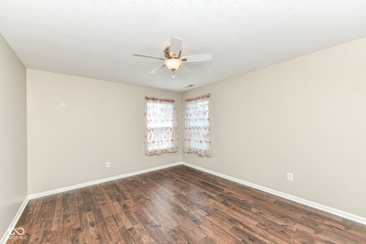 Listing Image 24
