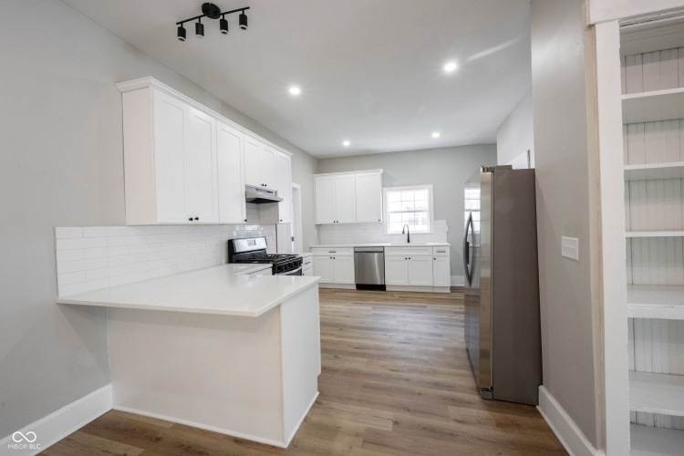 Listing Image 19