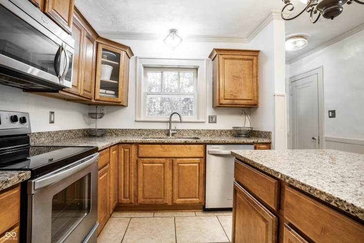 Listing Image 12