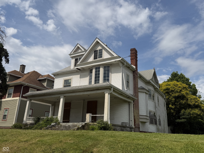 Listing Image 3