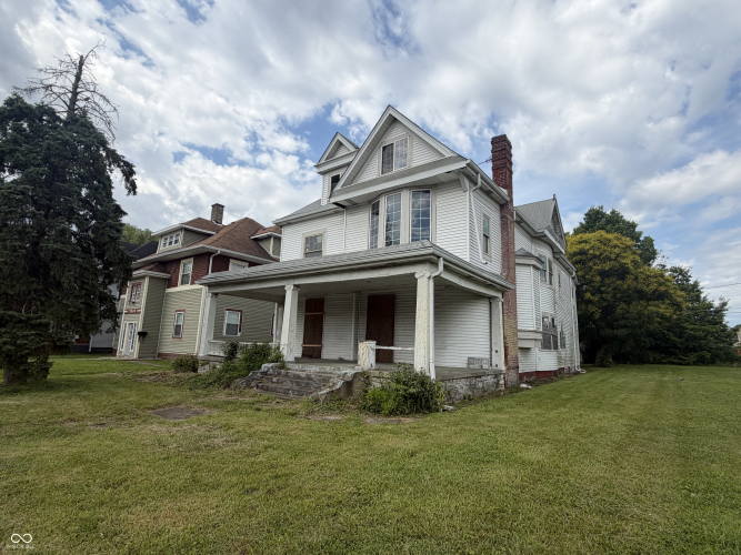Listing Image 4