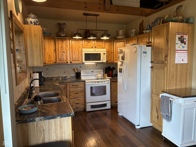 Listing Image 10