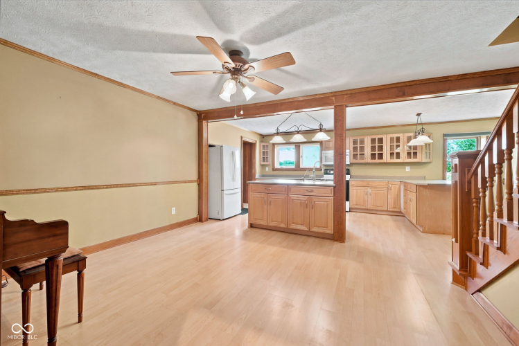 Listing Image 14