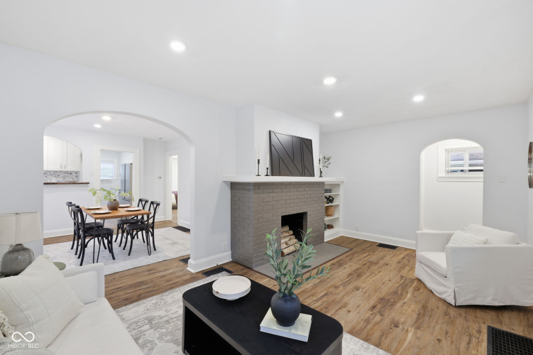 Listing Image 9