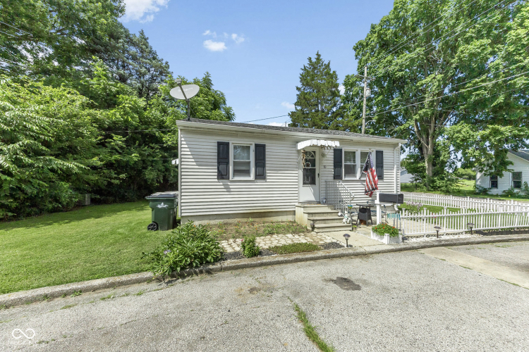 Listing Image 3
