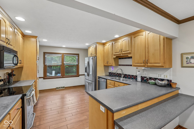 Listing Image 12