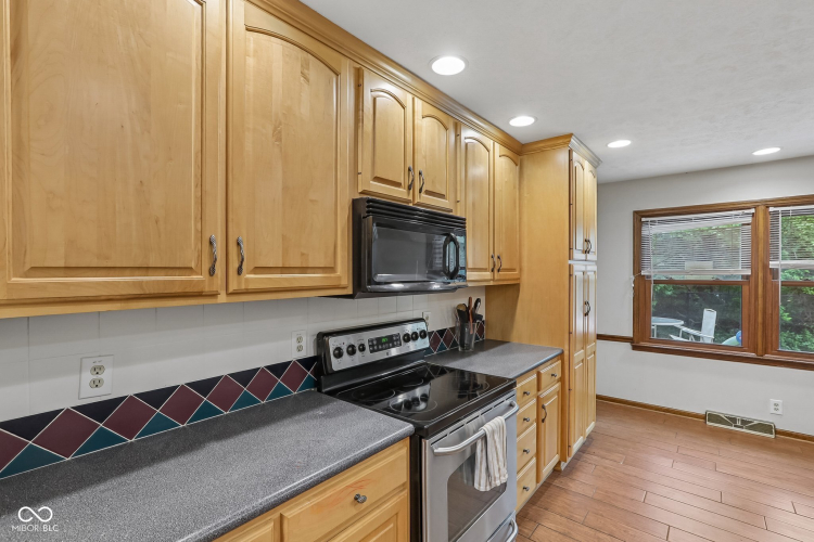 Listing Image 13