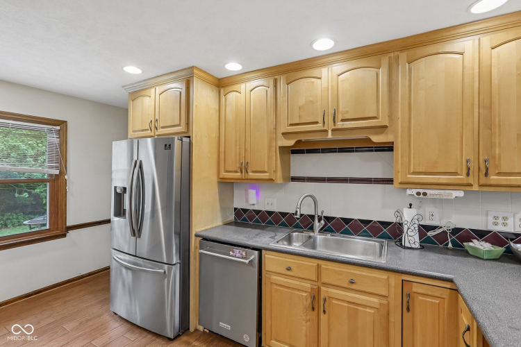 Listing Image 14
