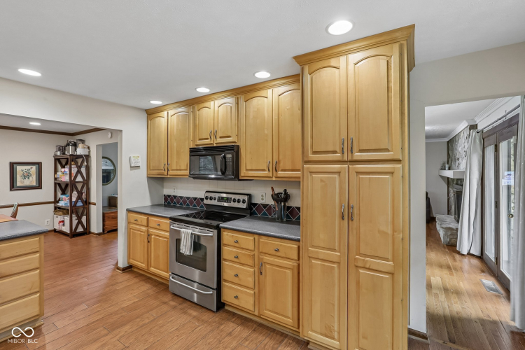 Listing Image 16