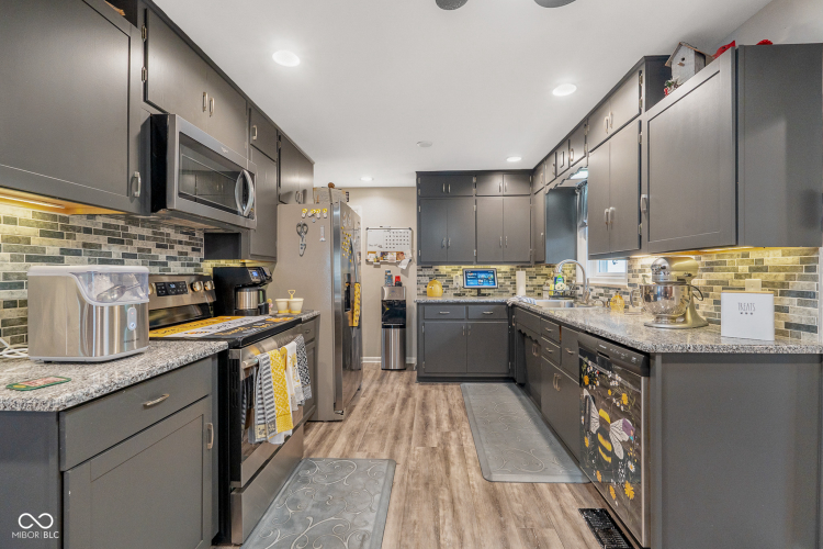 Listing Image 10