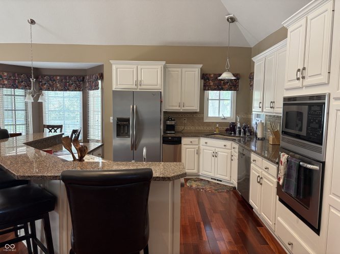 Listing Image 5